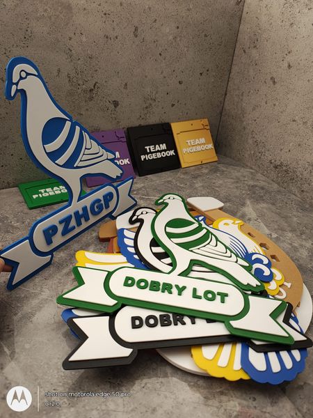 Kolorowe tabliczki i znaczniki PZHGP z logo gołębia, akcesoria i gadżety dla hodowców, Plan Hodowcy